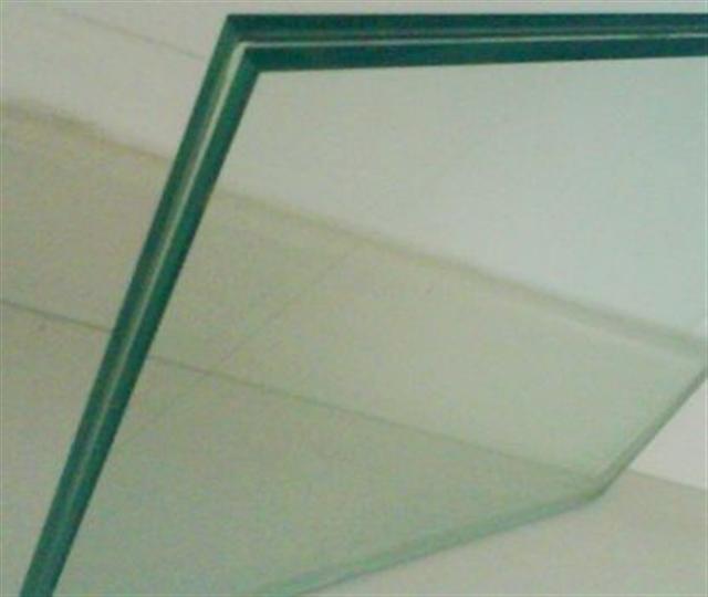夹层玻璃是否能够保护家具和陈列品不褪色？为什么？